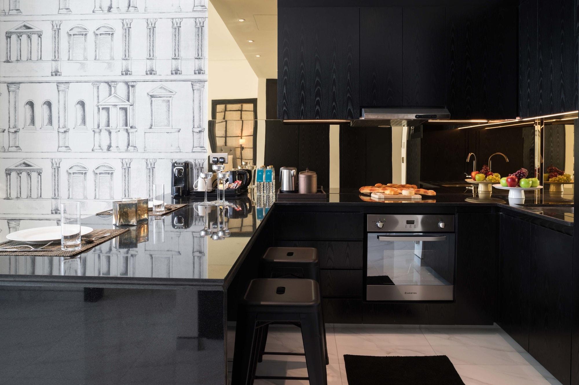 Millennium Atria Business Bay Aparthotel Dubai Bagian luar foto A kitchen in a private home