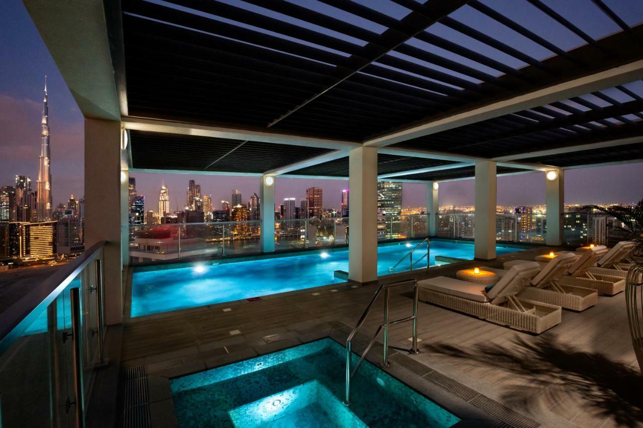 Millennium Atria Business Bay Aparthotel Dubai Bagian luar foto The swimming pool at the Address Downtown