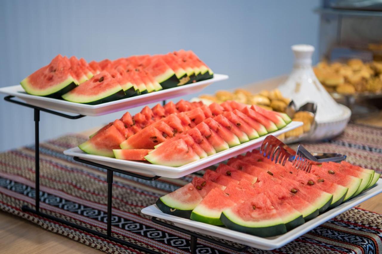 Millennium Atria Business Bay Aparthotel Dubai Bagian luar foto Watermelon
